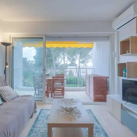 Spacious With Pool Near The Sea * Saint-Raphaël
