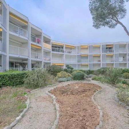 Apartamento Spacious With Pool Near The Sea Saint-Raphaël