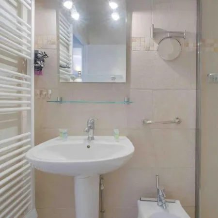 Apartamento Spacious With Pool Near The Sea