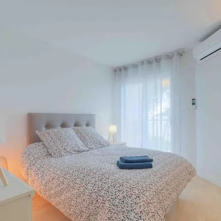 Spacious With Pool Near The Sea Apartamento Saint-Raphaël