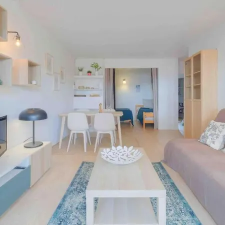 Apartamento Spacious With Pool Near The Sea